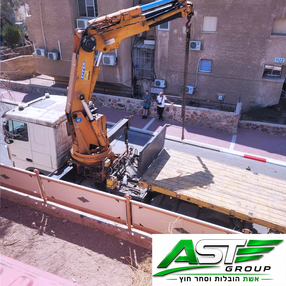 אשת הובלות תמונה עם לוגו 25